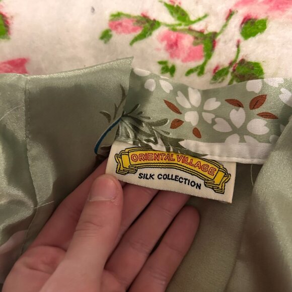 1980s 100% silk geisha girl cherry blossom printed belted kimono robe - by Orien - Picture 10 of 13